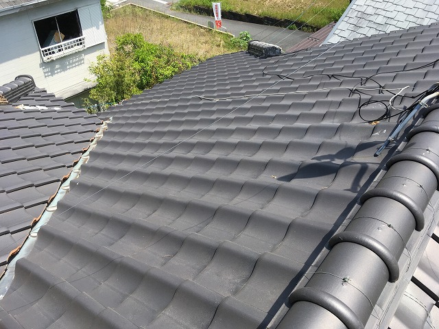 谷板金付きの屋根